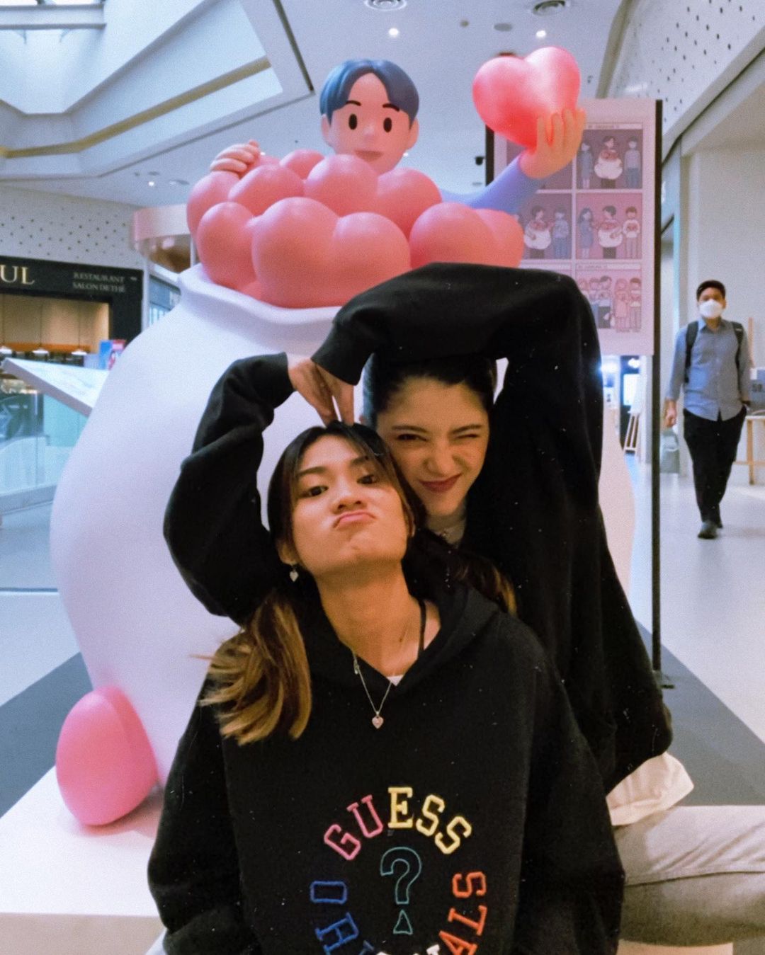 โซฟี่ อัปสรสิริ 