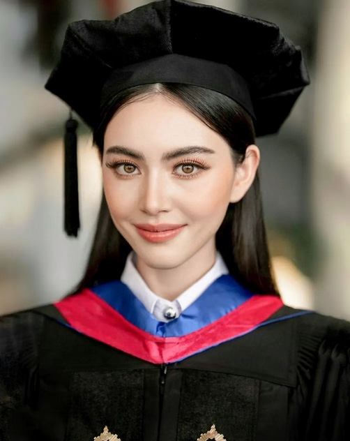 ดารารับปริญญา