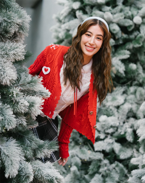 20 ไอเดียถ่ายรูปกับต้นคริสต์มาสแบบเก๋ ๆ อัปโซเชียลเมื่อไรก็เป๊ะ