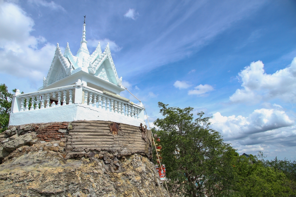 วัดที่มีรอยพระพุทธบาท