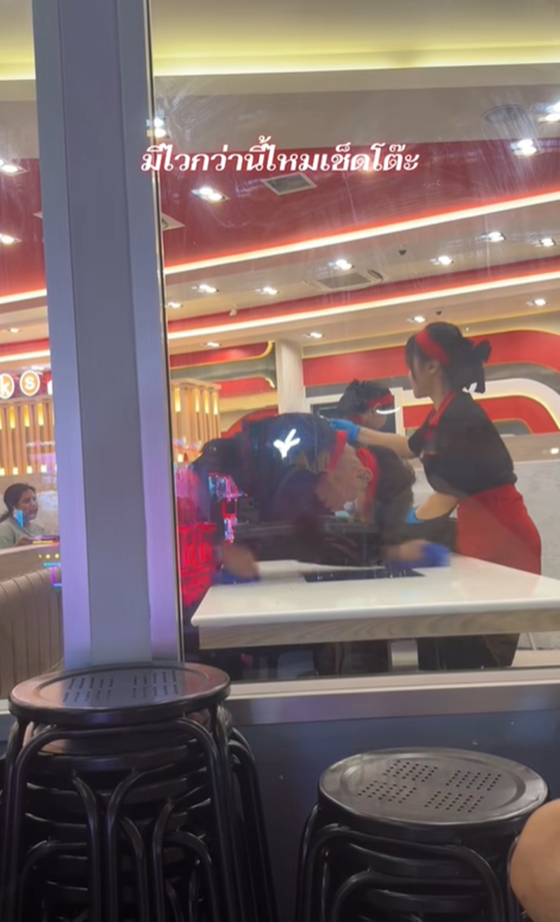 เช็ดโต๊ะ