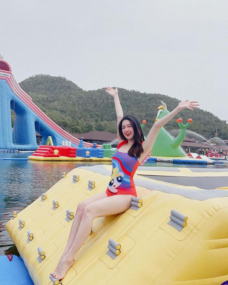 โม อมีนา ชุดว่ายน้ำ