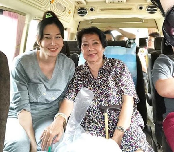 กุ้งพลอย กนิษฐรินทร์