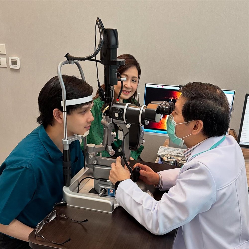 น้องเน็ต ลูกชาย น็อต กวาง ทำเลสิก แต่คนโฟกัสความหล่อถอดแบบพ่อ อย่างกับแฝด !