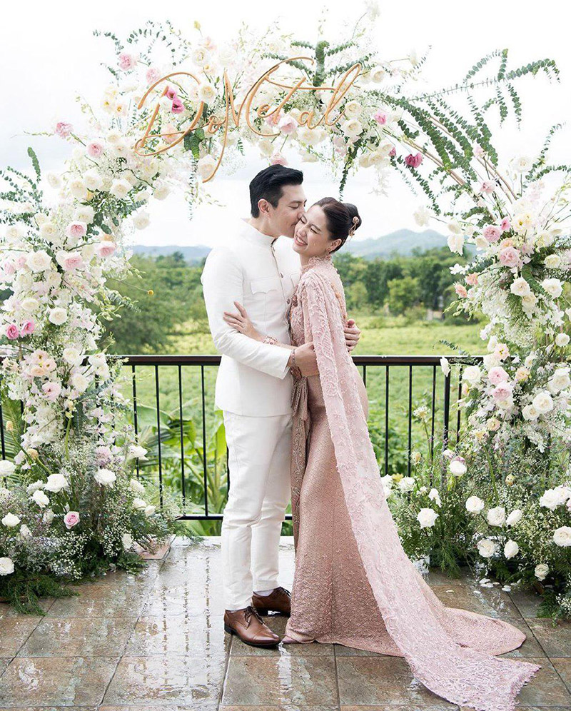 เมทัล สุขขาว