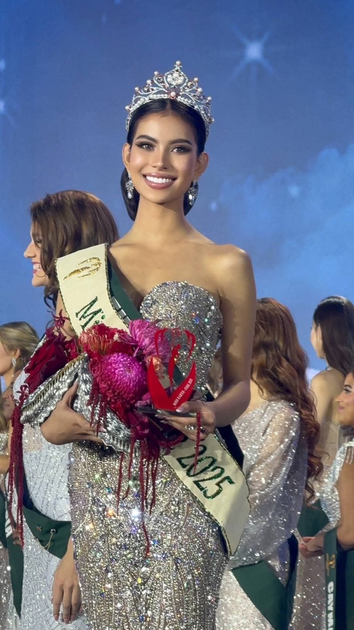 น้ำเหนือ วารี งามขำ คว้ามงกุฎ Miss Earth Fire 2025 