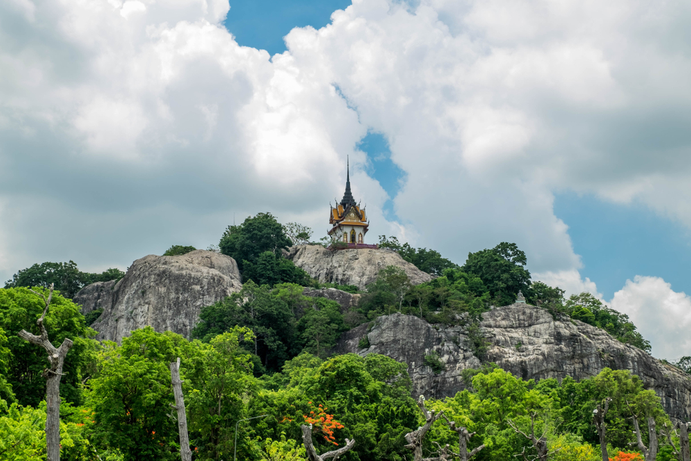 วัดที่มีรอยพระพุทธบาท