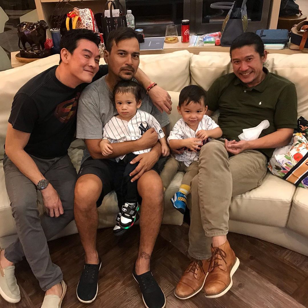 ชาคริต เร น้องโพธิ์ น้องมิก้า