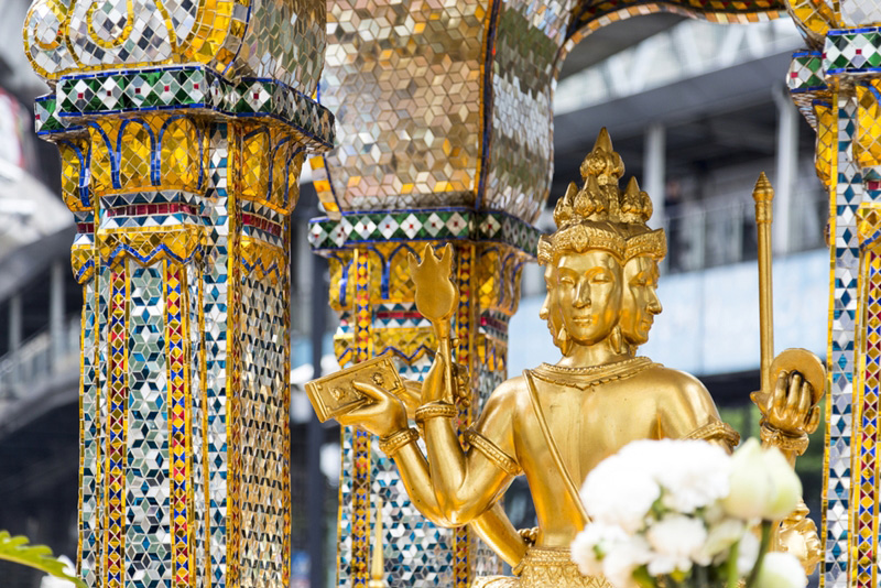 วิธีไหว้ศาลพระพรหม