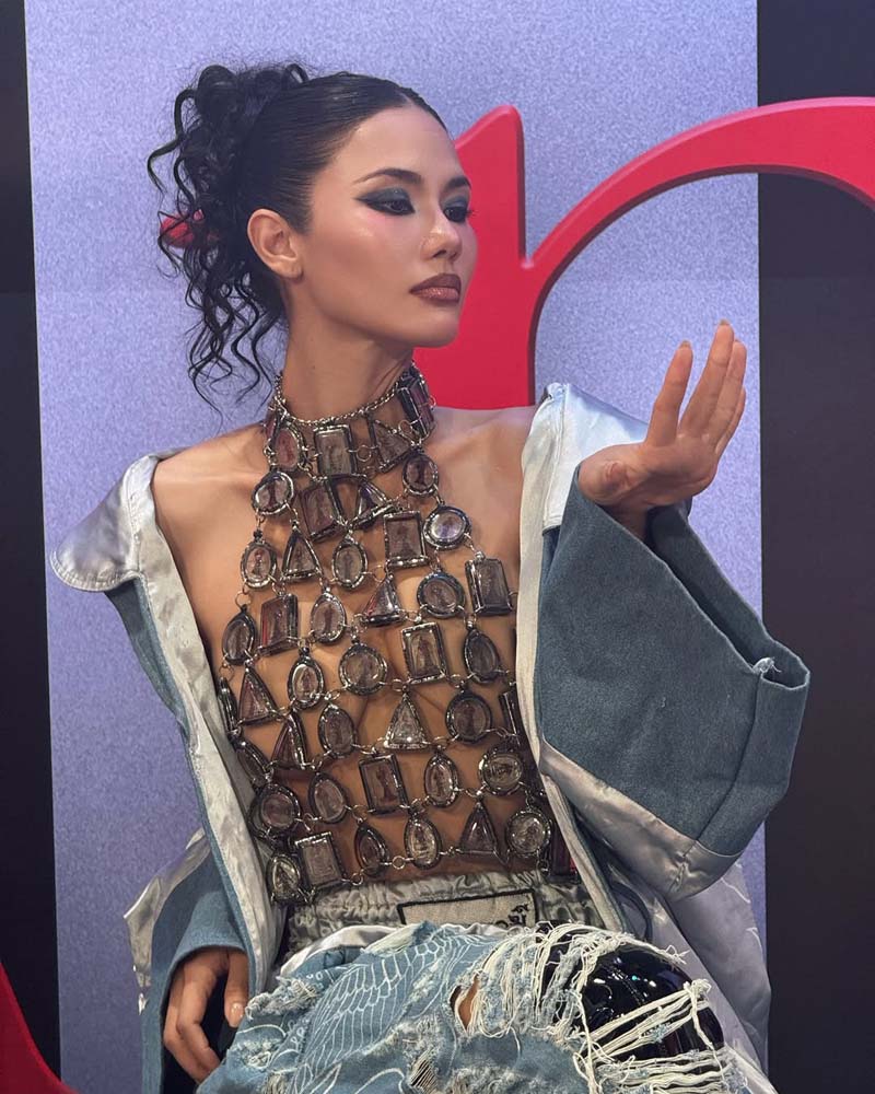 น้ำตาล ชลิตา โชว์โนบราชุดกรอบพระเครื่อง