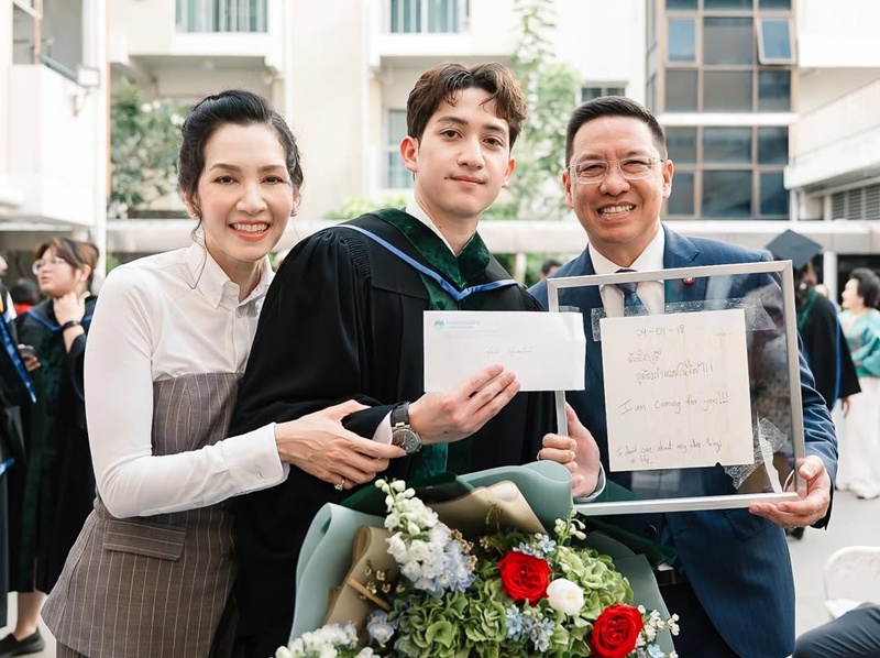 นุสบา ปุณณกันต์ ปลื้มหนัก ลูกชาย นพ.ปุณณ์ ซ้อมรับปริญญาหมอรามาฯ