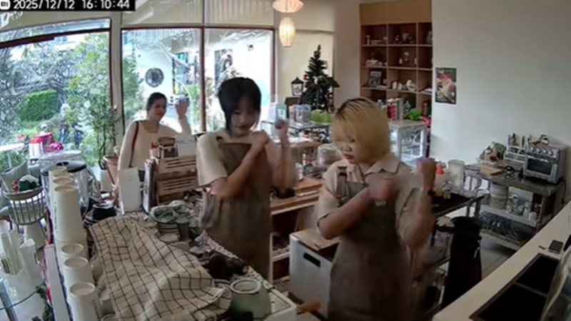 พนักงานคาเฟ่