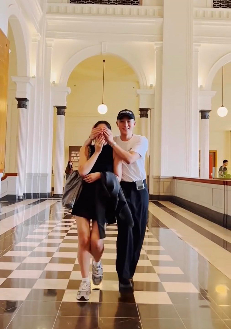 จูเนียร์ คุกเข่าต่อหน้า หนูนา