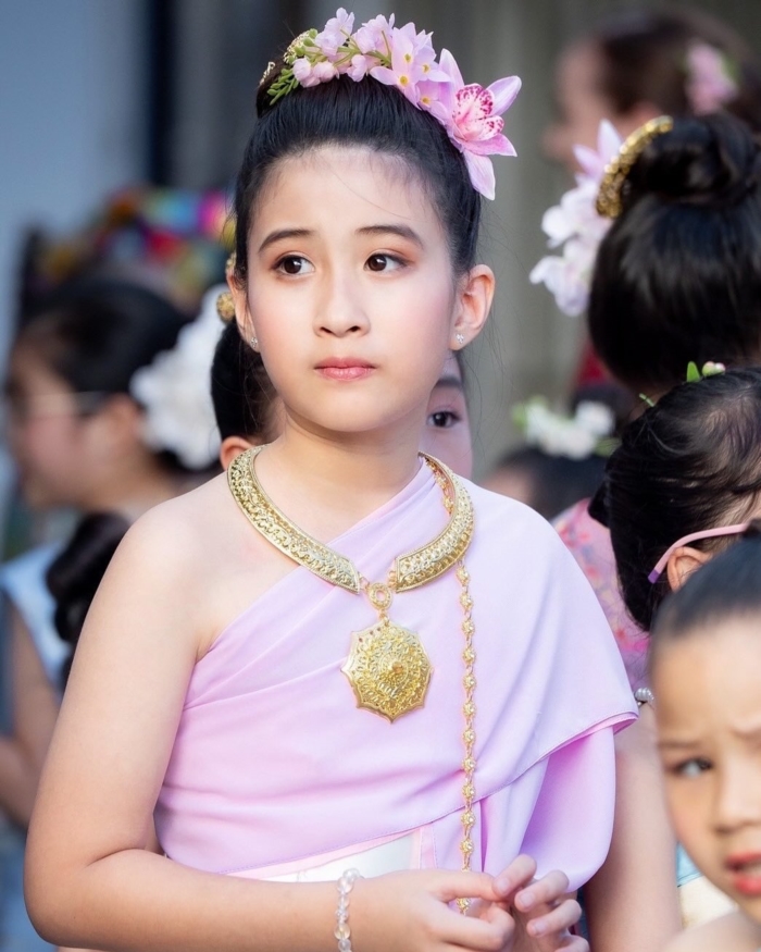 น้องมายู แต่งชุดไทยรำงานโรงเรียน