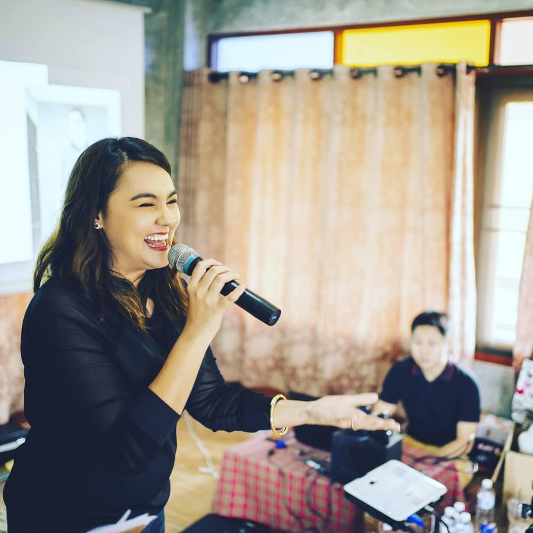 คาเรน คล่องตรวจโรค