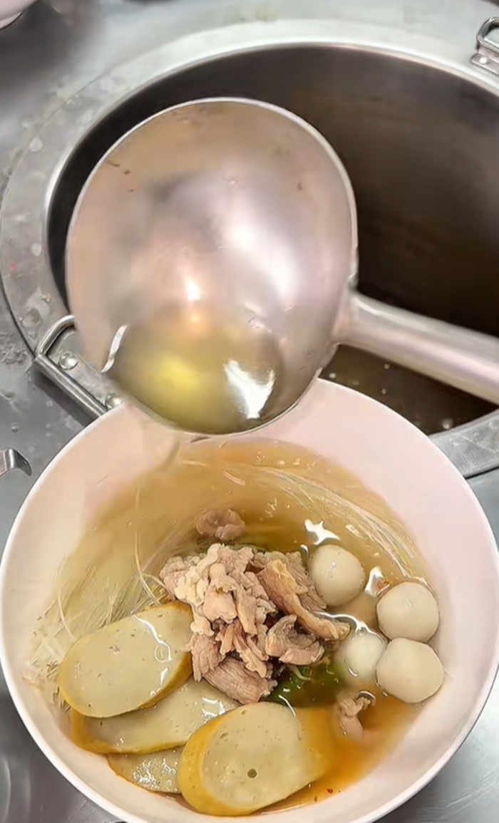 สั่งก๋วยเตี๋ยว