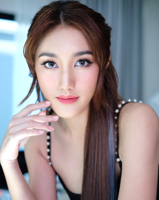 เบส รักษ์วนีย์ ประวัติ