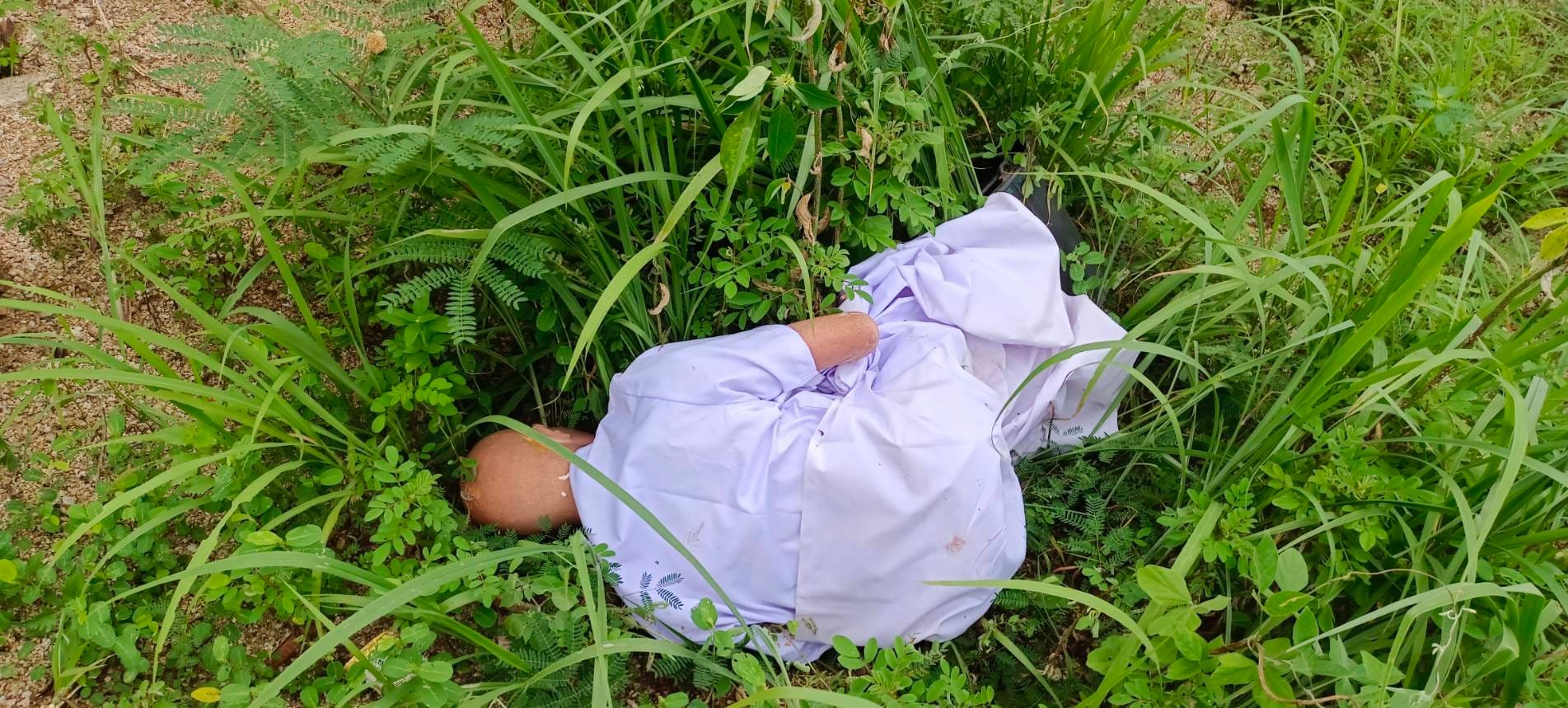 ศพชายชุดขาว