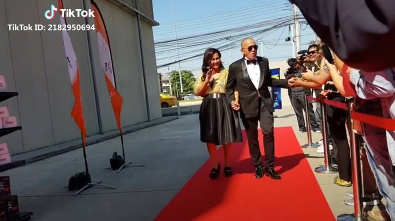  น้าค่อม ชวนชื่น