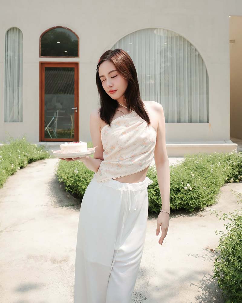 อุ้ม อิษยา สวมบทเป็นเชียร์ลีดเดอร์สุดเซ็กซี่