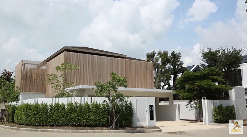 บ้าน โบวี่ อัฐมา