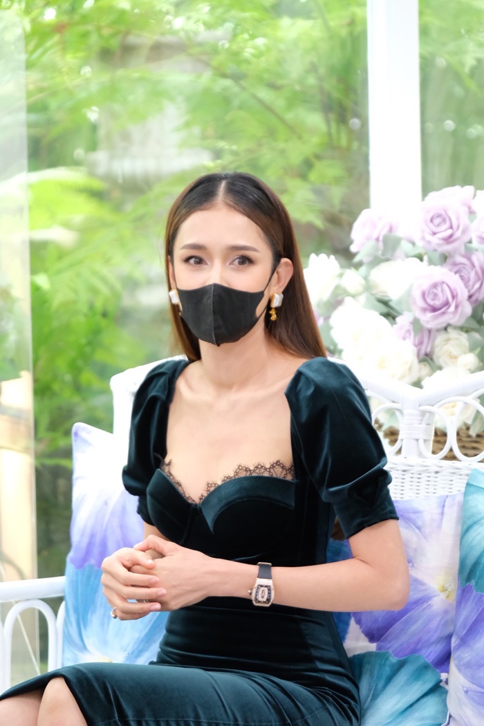 เนย โชติกา