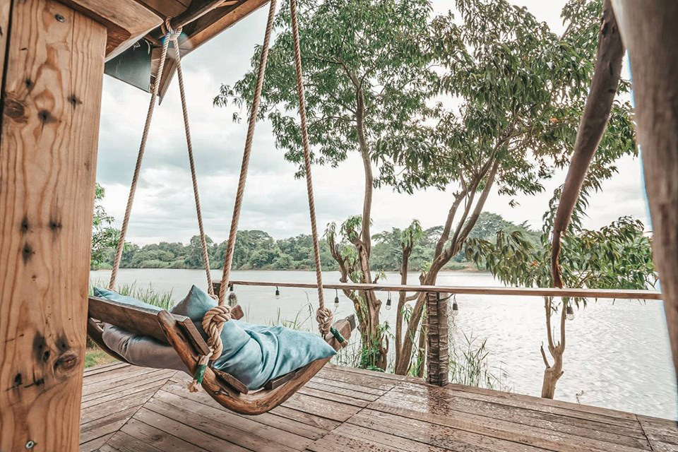 ที่พักริมน้ำ