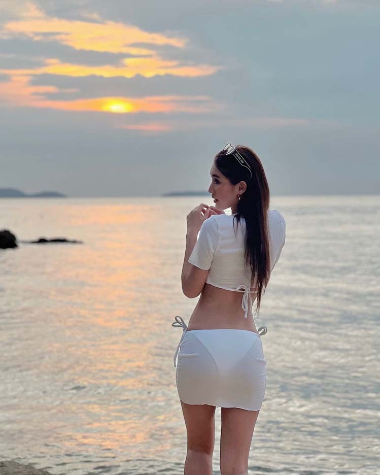 เบส รักษ์วนีย์