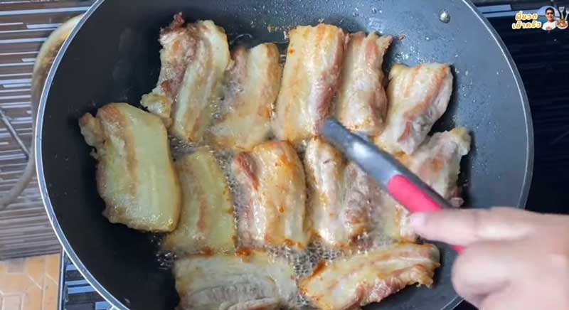 หมูสามชั้นคั่วซีอิ๊ว