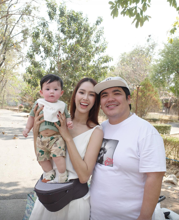 แจ็ค แฟนฉัน พา ใบหม่อน-น้องคากิ เที่ยวแบบครอบครัว แต่ชอตนี้กลับโดนดราม่า !?