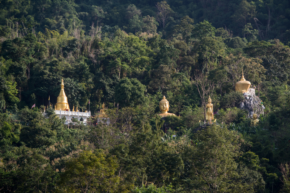 วัดพระธาตุอินทร์แขวนจำลอง จังหวัดแพร่