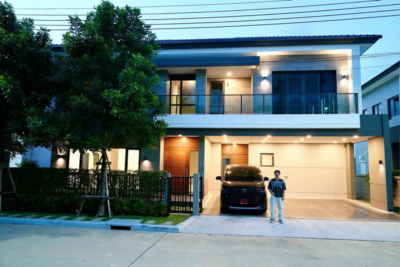 บ้าน นุ๊ก ธนดล ที่จอดรถ