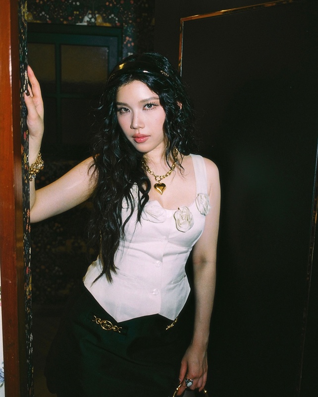 มีมี่ ทายาทนามสกุลดัง ถูกแฟนหนุ่มขอแต่งงานที่อิตาลี