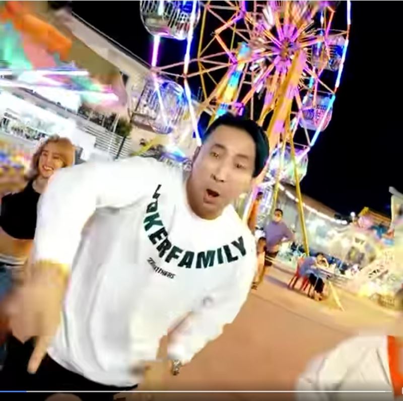 บอล เชิญยิ้ม