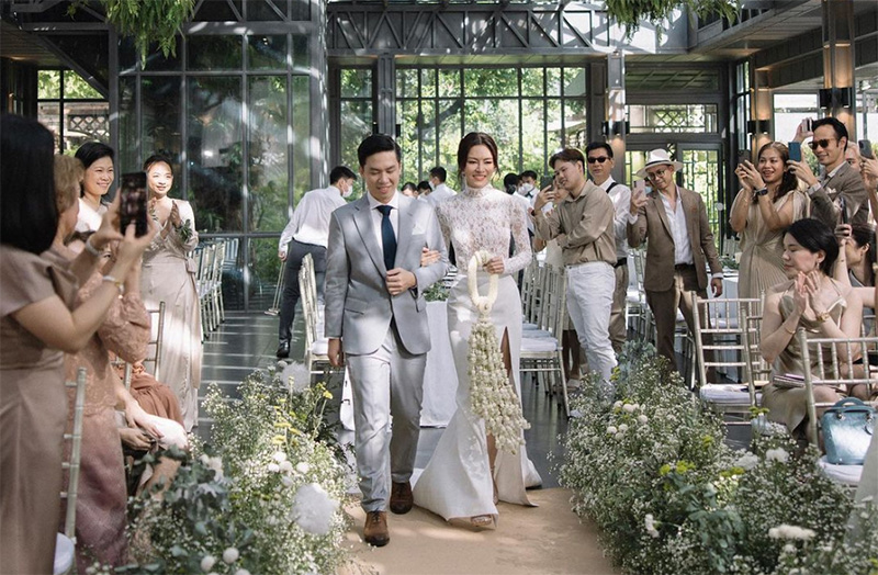แพท วง Klear ชุดแต่งงาน