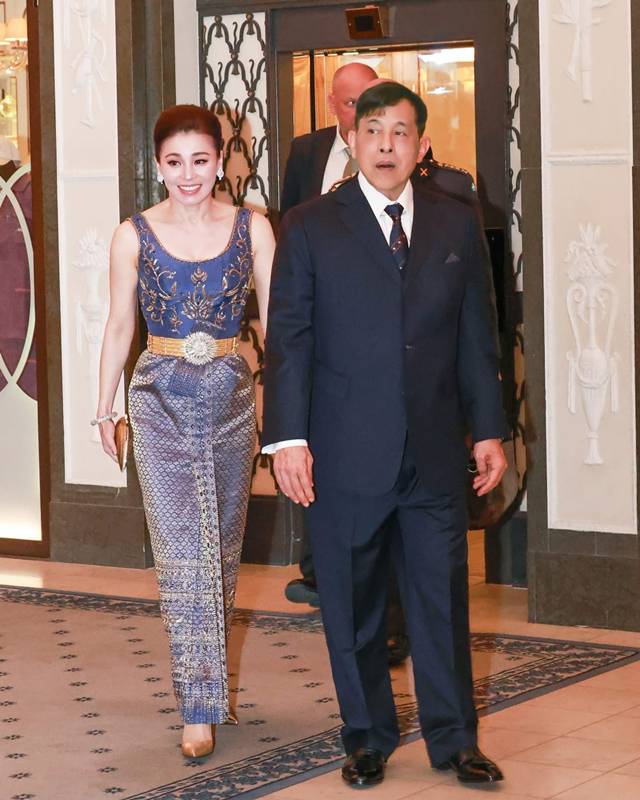 ในหลวง - พระราชินี