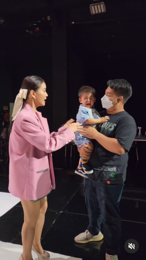 ชมพู่ ก่อนบ่าย 