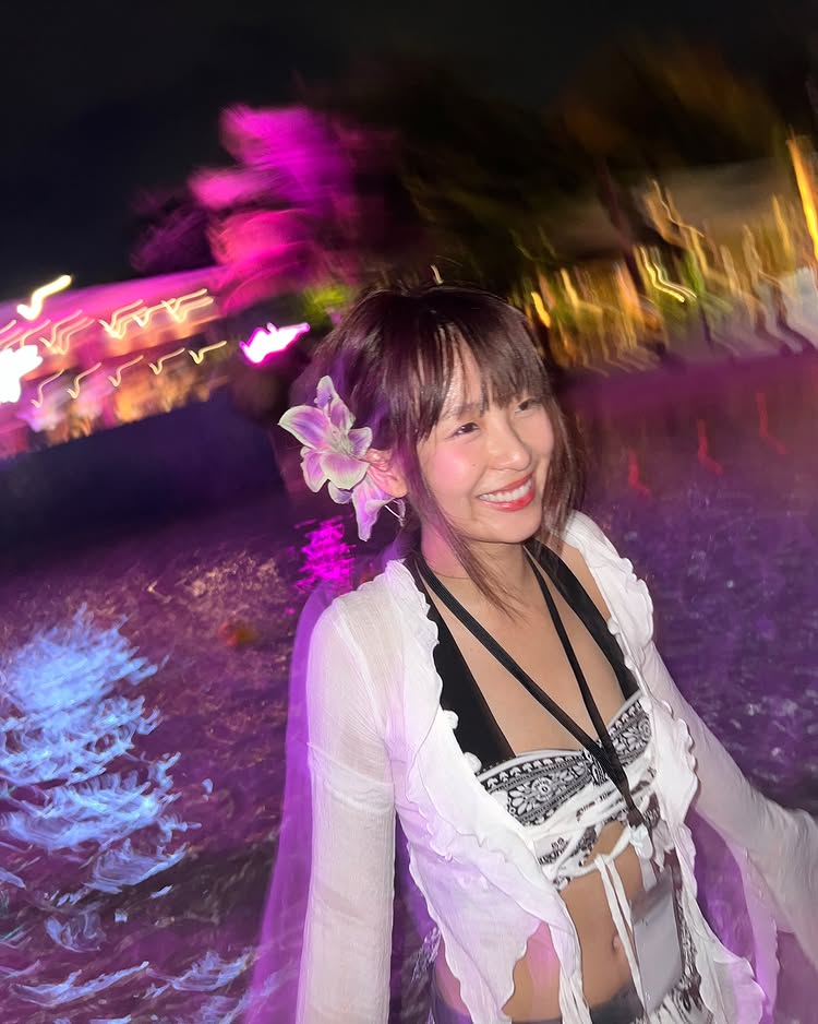 นารา เทพนุภา สดใสซาบซ่ากับทูพีซสุดละมุน