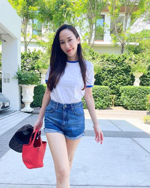 กางเกงยีนส์ขาสั้น