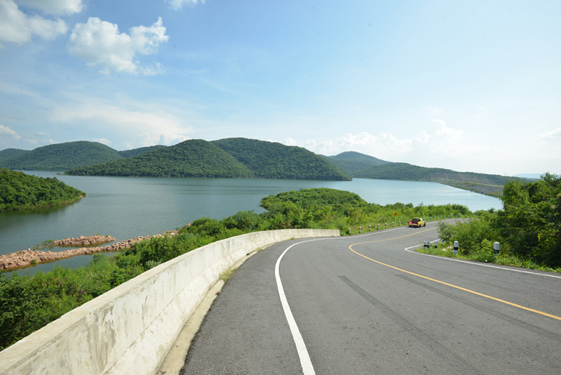 ถนนรอบอ่างเก็บน้ำมวกเหล็ก จังหวัดสระบุรี