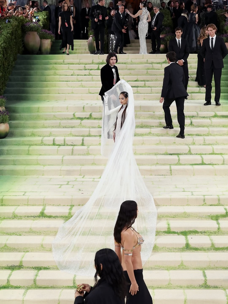 ลิซ่า met gala