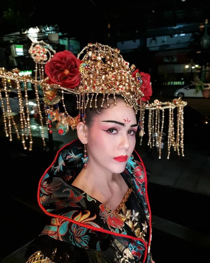 ชมพู่ อารยา