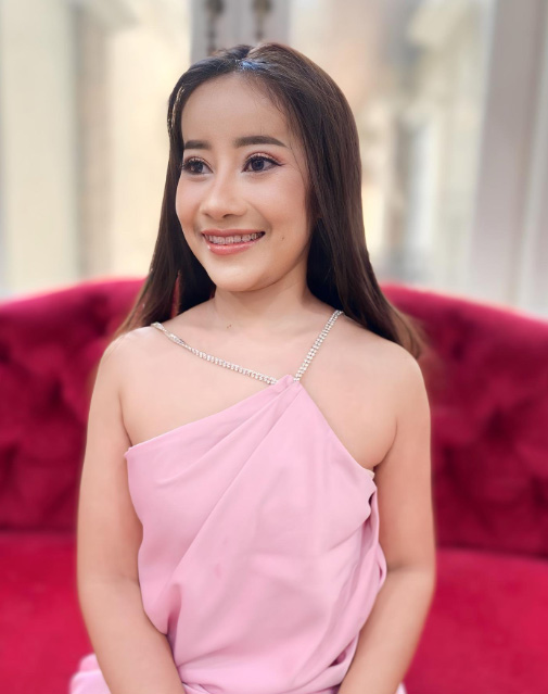 หนูรัตน์ ศัลยกรรม