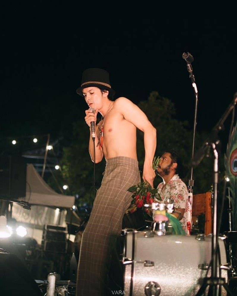 แอมมี่ บอตทอมบลูส์