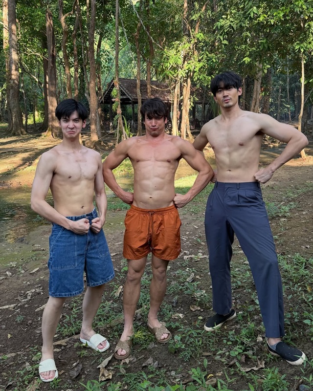 เปิดภาพ 3 หนุ่มหล่อโชว์กล้าม หลังหนังธี่หยด 3 กวาดรายได้ 400 ล้าน