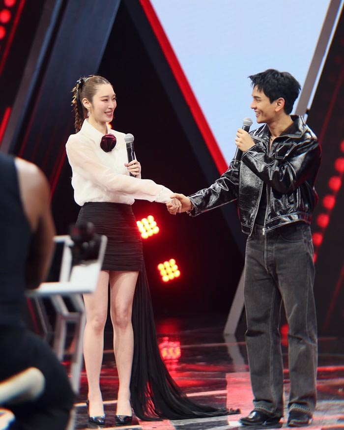 กัน ฐิสา ร้องข้ามกำแพง