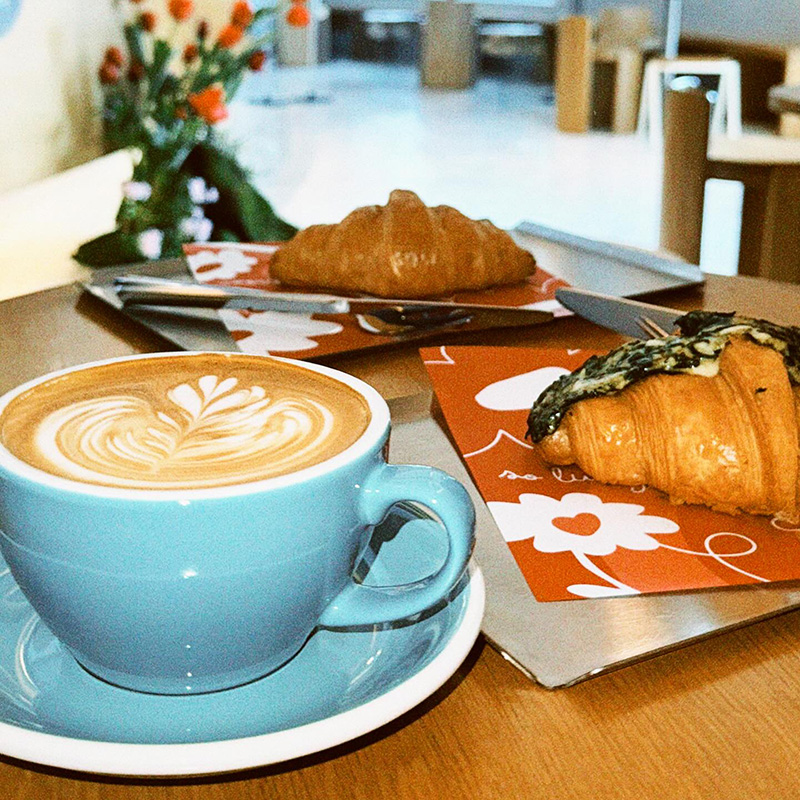 เครื่องดื่มและเบเกอรี่ร้าน Found Cafe