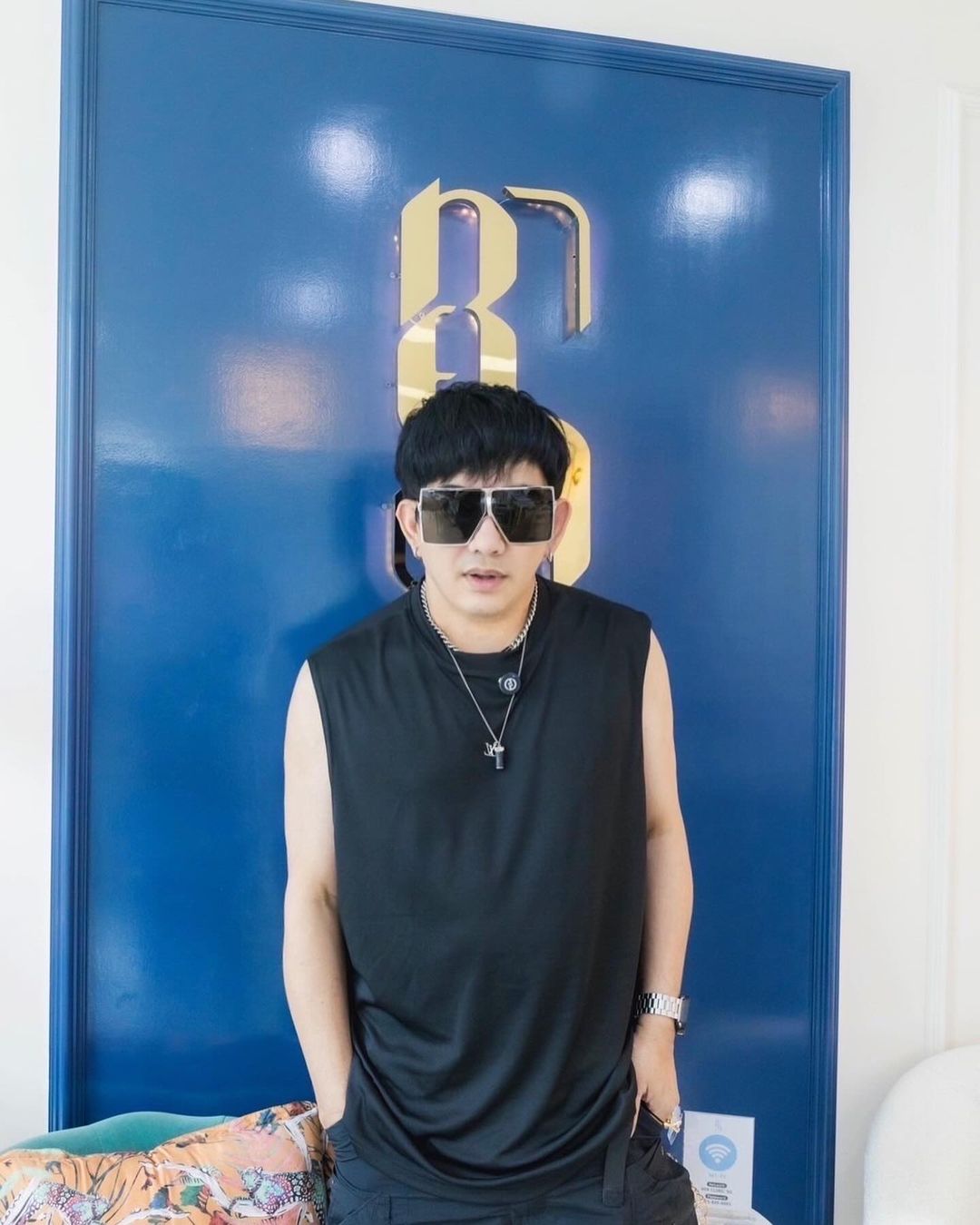 พชร์ อานนท์