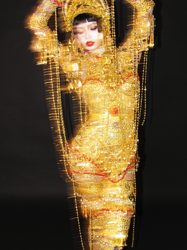 ลิซ่า แต่งเป็น Jibaro ไซเรนสาวรับฮาโลวีน