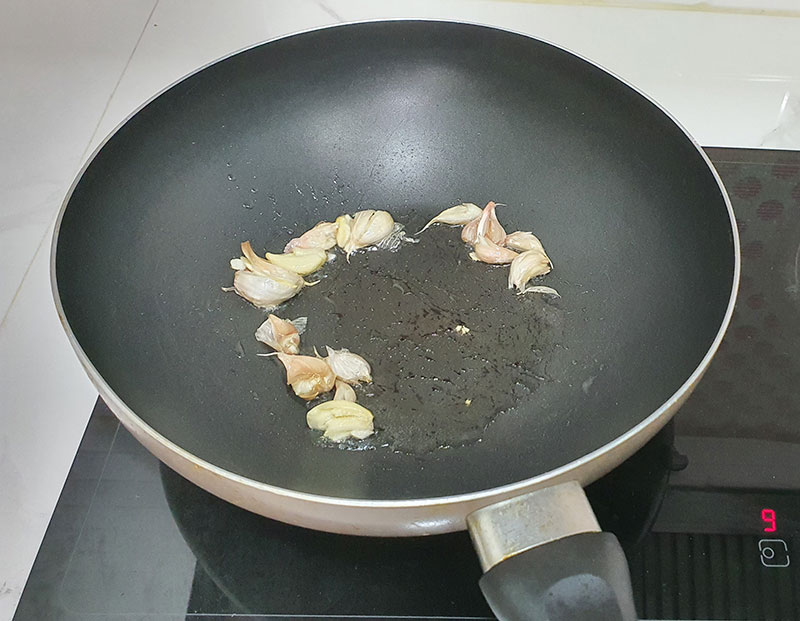 วิธีทำผัดผักบุ้งไฟแดง